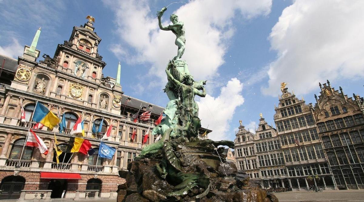 Charming 18th Century Gem In The Heart Of Old Town Appartement Antwerpen